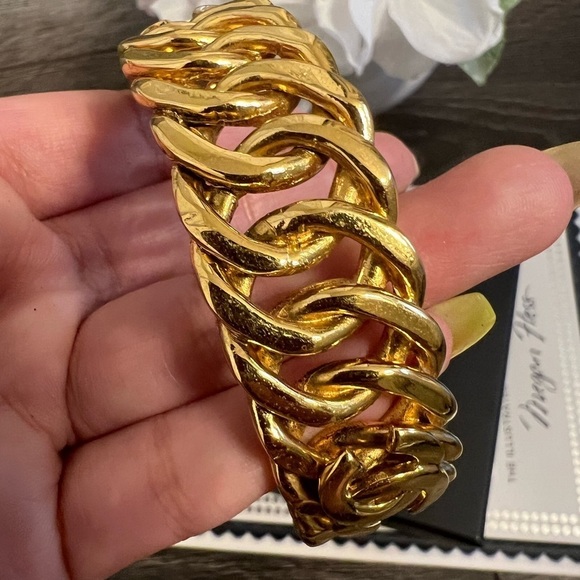 Chanel Vintage Oversized Weave CC Logo Bangle - Picture 7 of 10